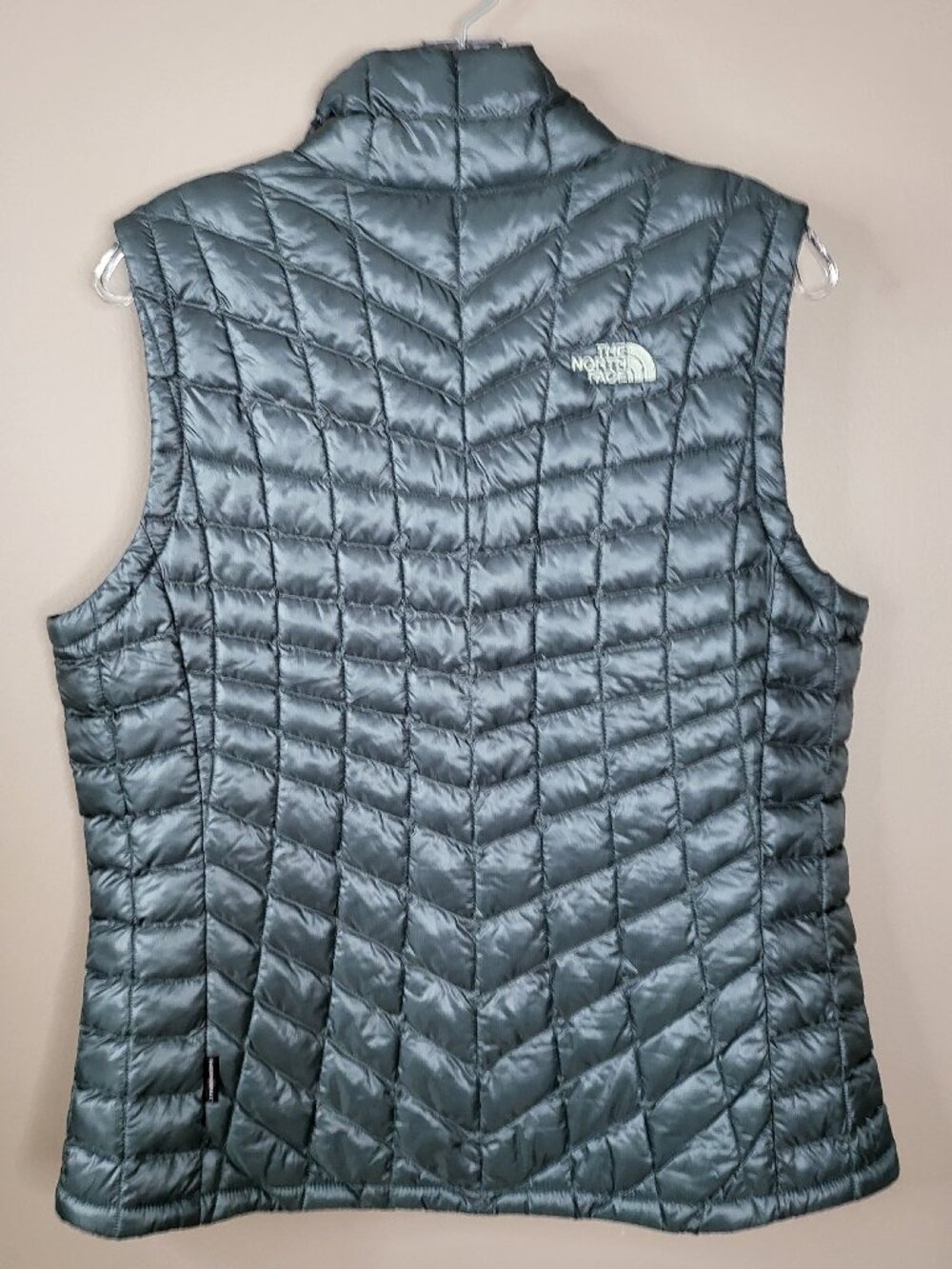 The North Face Women’s L ThermoBall Quilted Puffer Vest Teal Full Zip - Picture 3 of 5